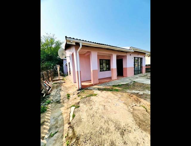 6 BEDROOM HOUSE FOR SALE IN UMLAZI A